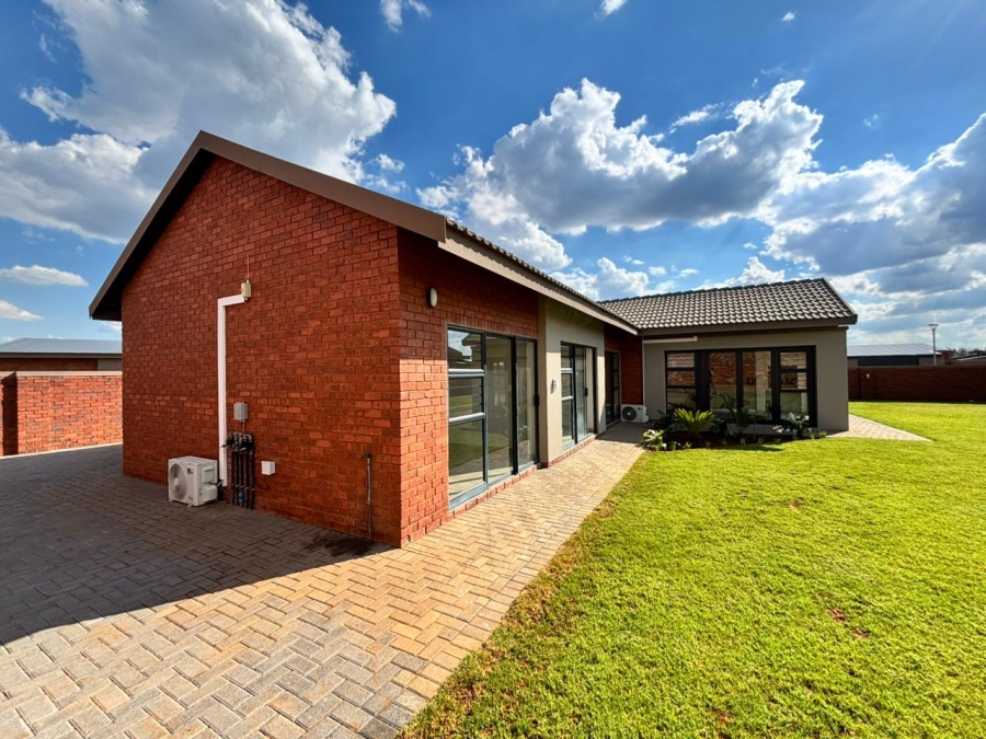 3 Bedroom Property for Sale in Van Der Hoff Park North West